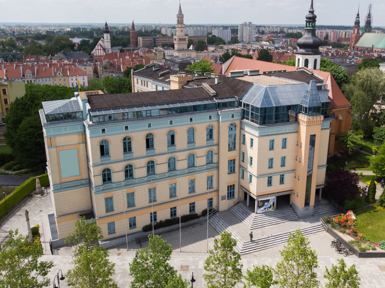 Zdjęcie nagłówkowe otwierające podstronę: Chancellor's announcement